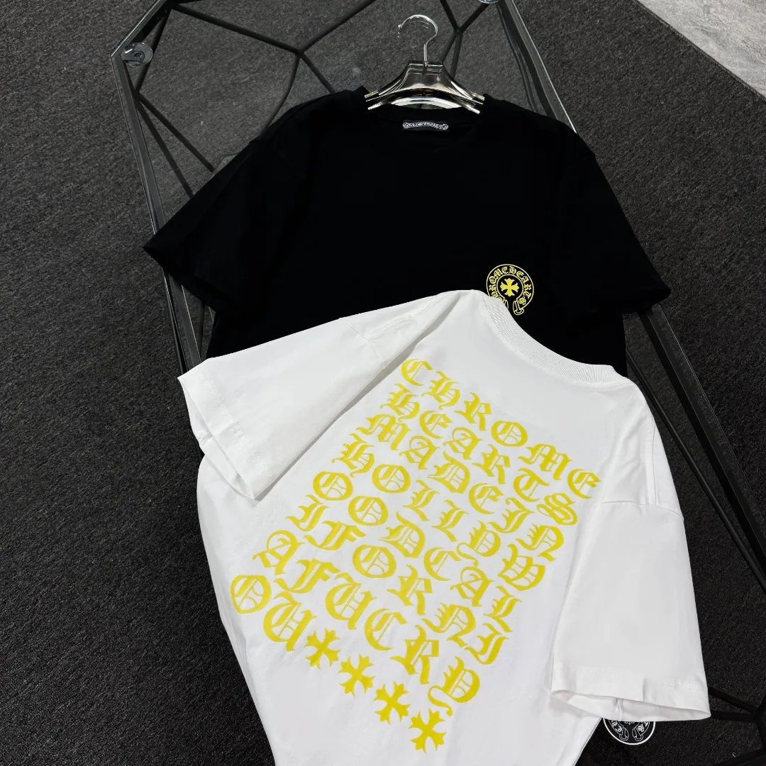 P170 Chrome Hearts Chrome Hearts 25 high-end versions. The fabric is made of 300 grams of high-density pure cotton. It does not deform or shrink. It has three labels. It is the same style for men and women. Technology: Digital printing. Color: White. Black. SIZE: S-XL.